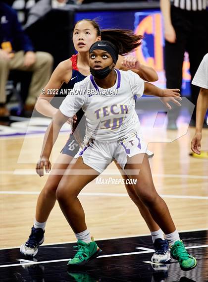 Thumbnail 2 in La Salle vs Oakland Tech (CIF State D3 Final) photogallery.
