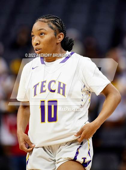 Thumbnail 3 in La Salle vs Oakland Tech (CIF State D3 Final) photogallery.