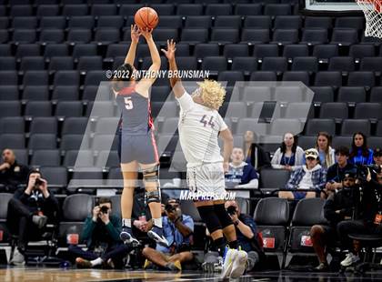 Thumbnail 2 in La Salle vs Oakland Tech (CIF State D3 Final) photogallery.