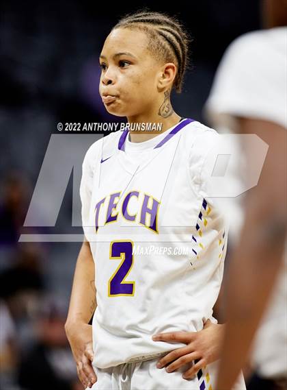 Thumbnail 2 in La Salle vs Oakland Tech (CIF State D3 Final) photogallery.