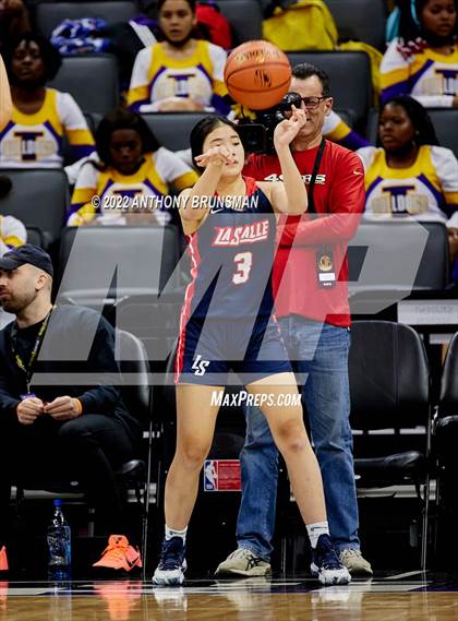 Thumbnail 3 in La Salle vs Oakland Tech (CIF State D3 Final) photogallery.