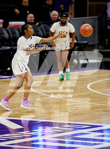 Thumbnail 3 in La Salle vs Oakland Tech (CIF State D3 Final) photogallery.