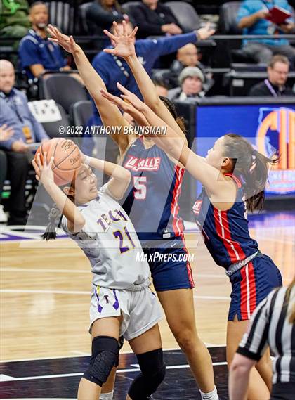 Thumbnail 3 in La Salle vs Oakland Tech (CIF State D3 Final) photogallery.