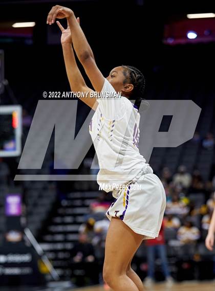 Thumbnail 1 in La Salle vs Oakland Tech (CIF State D3 Final) photogallery.