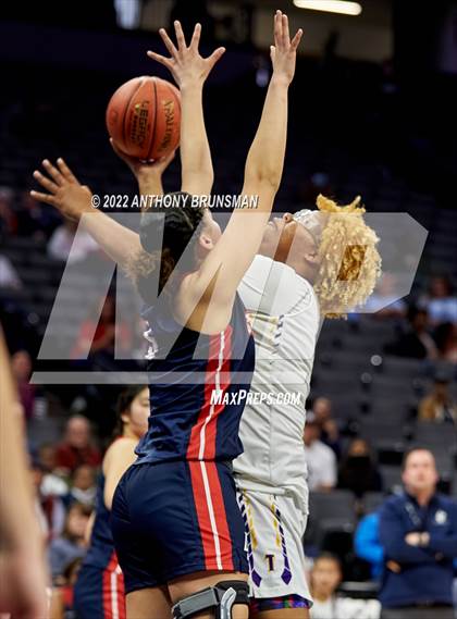 Thumbnail 3 in La Salle vs Oakland Tech (CIF State D3 Final) photogallery.