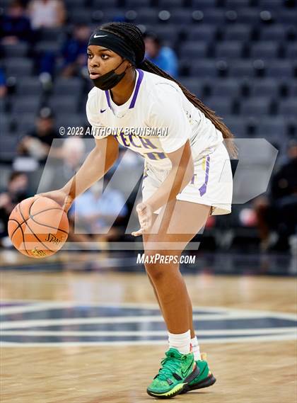 Thumbnail 2 in La Salle vs Oakland Tech (CIF State D3 Final) photogallery.
