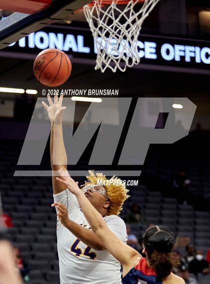 Thumbnail 1 in La Salle vs Oakland Tech (CIF State D3 Final) photogallery.