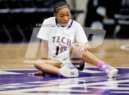Thumbnail 1 in La Salle vs Oakland Tech (CIF State D3 Final) photogallery.