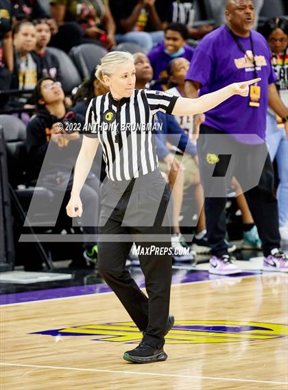Thumbnail 2 in La Salle vs Oakland Tech (CIF State D3 Final) photogallery.