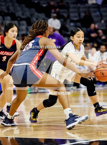 Thumbnail 2 in La Salle vs Oakland Tech (CIF State D3 Final) photogallery.