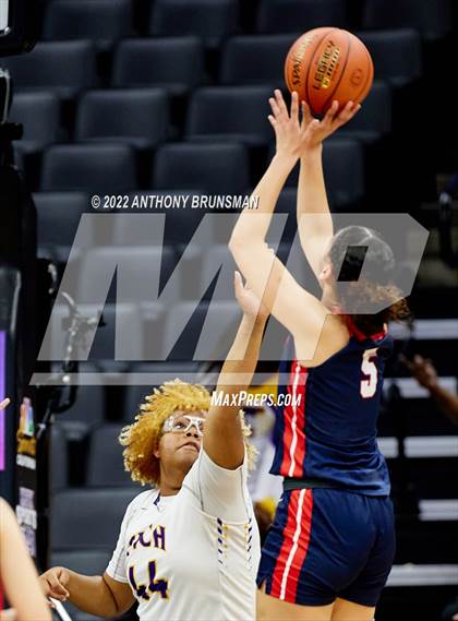 Thumbnail 2 in La Salle vs Oakland Tech (CIF State D3 Final) photogallery.