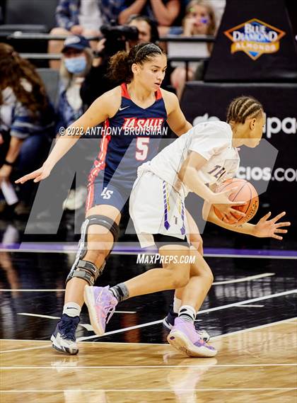 Thumbnail 1 in La Salle vs Oakland Tech (CIF State D3 Final) photogallery.