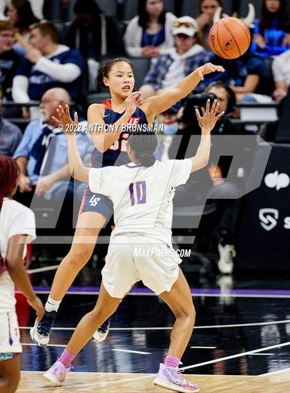 Thumbnail 2 in La Salle vs Oakland Tech (CIF State D3 Final) photogallery.