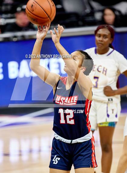 Thumbnail 1 in La Salle vs Oakland Tech (CIF State D3 Final) photogallery.