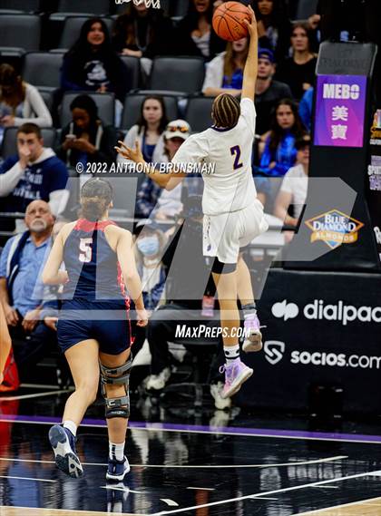 Thumbnail 2 in La Salle vs Oakland Tech (CIF State D3 Final) photogallery.