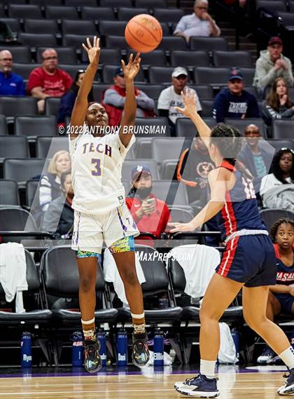 Thumbnail 3 in La Salle vs Oakland Tech (CIF State D3 Final) photogallery.