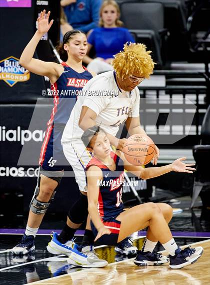 Thumbnail 1 in La Salle vs Oakland Tech (CIF State D3 Final) photogallery.