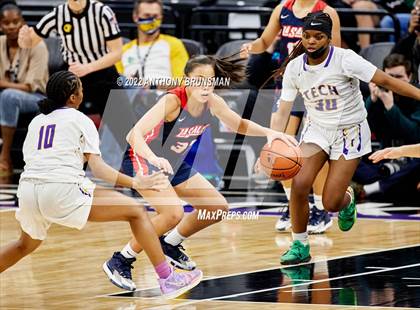 Thumbnail 1 in La Salle vs Oakland Tech (CIF State D3 Final) photogallery.