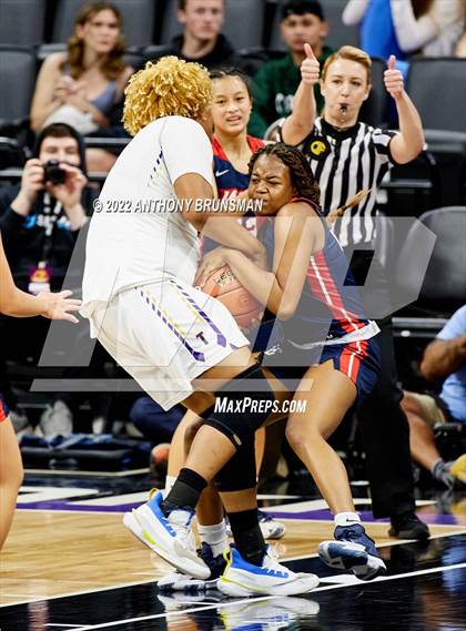Thumbnail 1 in La Salle vs Oakland Tech (CIF State D3 Final) photogallery.