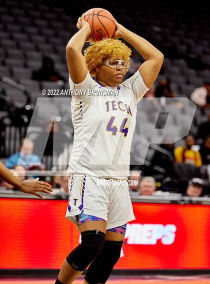 Thumbnail 1 in La Salle vs Oakland Tech (CIF State D3 Final) photogallery.