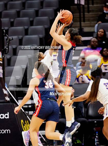 Thumbnail 3 in La Salle vs Oakland Tech (CIF State D3 Final) photogallery.