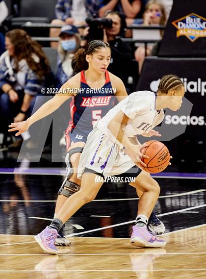 Thumbnail 3 in La Salle vs Oakland Tech (CIF State D3 Final) photogallery.