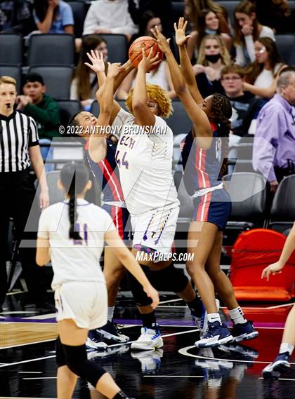 Thumbnail 1 in La Salle vs Oakland Tech (CIF State D3 Final) photogallery.