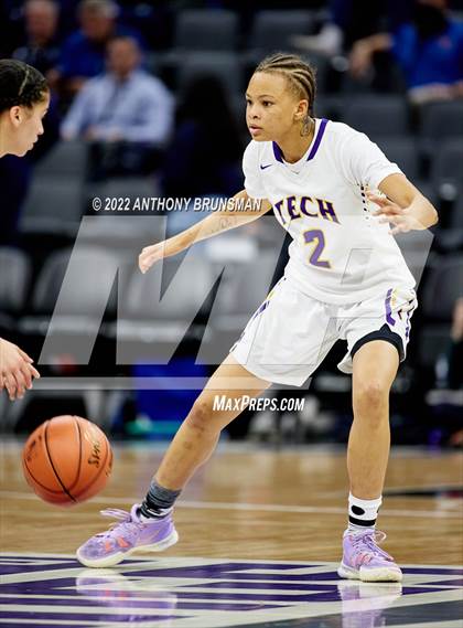 Thumbnail 3 in La Salle vs Oakland Tech (CIF State D3 Final) photogallery.