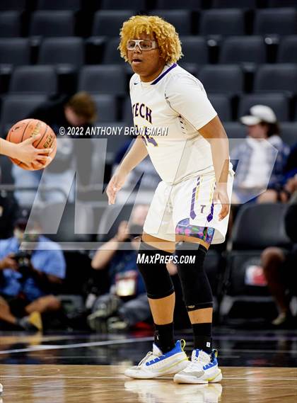 Thumbnail 2 in La Salle vs Oakland Tech (CIF State D3 Final) photogallery.