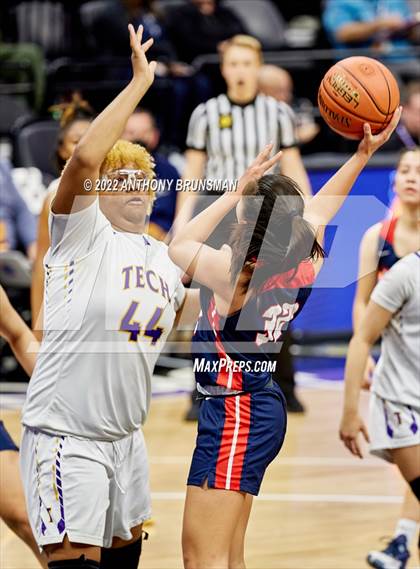 Thumbnail 1 in La Salle vs Oakland Tech (CIF State D3 Final) photogallery.