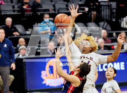 Thumbnail 2 in La Salle vs Oakland Tech (CIF State D3 Final) photogallery.