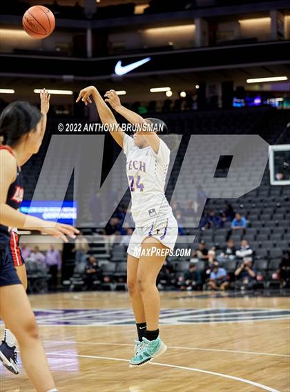 Thumbnail 2 in La Salle vs Oakland Tech (CIF State D3 Final) photogallery.