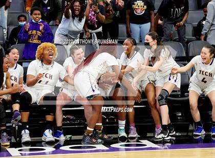 Thumbnail 3 in La Salle vs Oakland Tech (CIF State D3 Final) photogallery.