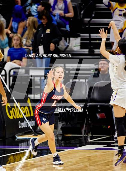 Thumbnail 2 in La Salle vs Oakland Tech (CIF State D3 Final) photogallery.