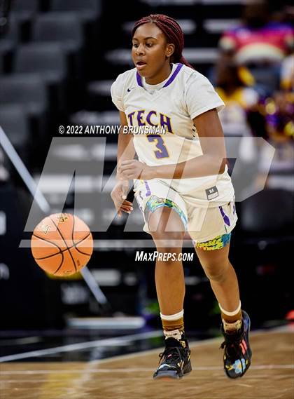 Thumbnail 2 in La Salle vs Oakland Tech (CIF State D3 Final) photogallery.