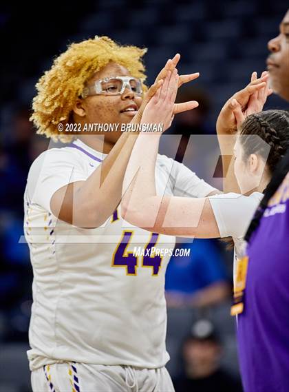 Thumbnail 2 in La Salle vs Oakland Tech (CIF State D3 Final) photogallery.