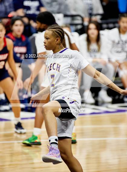 Thumbnail 2 in La Salle vs Oakland Tech (CIF State D3 Final) photogallery.