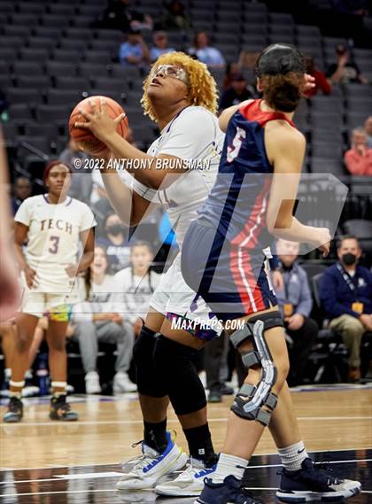 Thumbnail 1 in La Salle vs Oakland Tech (CIF State D3 Final) photogallery.