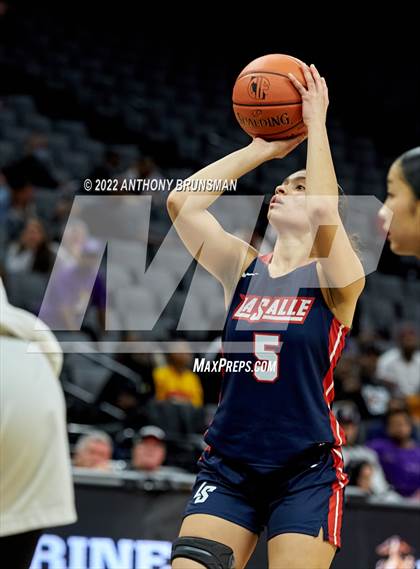 Thumbnail 3 in La Salle vs Oakland Tech (CIF State D3 Final) photogallery.