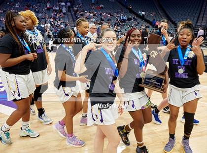Thumbnail 2 in La Salle vs Oakland Tech (CIF State D3 Final) photogallery.