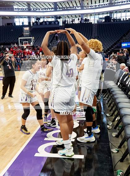 Thumbnail 3 in La Salle vs Oakland Tech (CIF State D3 Final) photogallery.