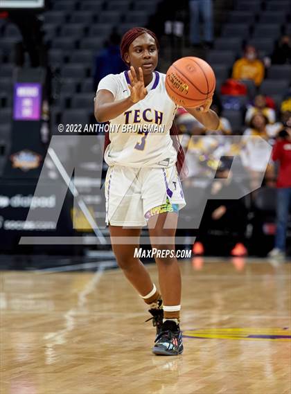 Thumbnail 1 in La Salle vs Oakland Tech (CIF State D3 Final) photogallery.