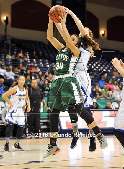 Thumbnail 2 in Hilltop vs Mira Mesa (CIF SDS D3 Final) photogallery.