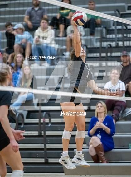 Thumbnail 3 in Indian River @ Hickory photogallery.
