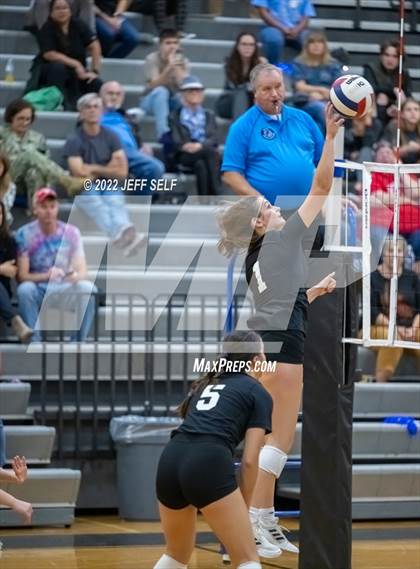 Thumbnail 1 in Indian River @ Hickory photogallery.