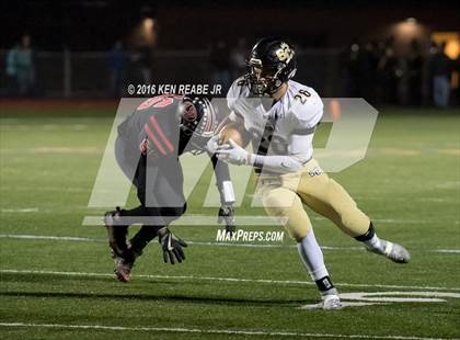 Thumbnail 3 in Ligonier Valley vs. Southern Columbia Area (PIAA Class 2A Semifinal) photogallery.