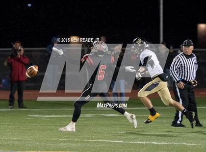 Thumbnail 3 in Ligonier Valley vs. Southern Columbia Area (PIAA Class 2A Semifinal) photogallery.