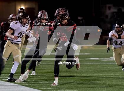 Thumbnail 3 in Ligonier Valley vs. Southern Columbia Area (PIAA Class 2A Semifinal) photogallery.