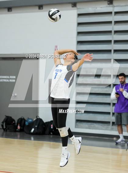 Thumbnail 3 in Omaha Westside vs. South Medford (Nike TOC Southwest) photogallery.