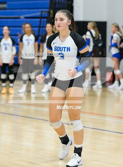 Thumbnail 3 in Omaha Westside vs. South Medford (Nike TOC Southwest) photogallery.